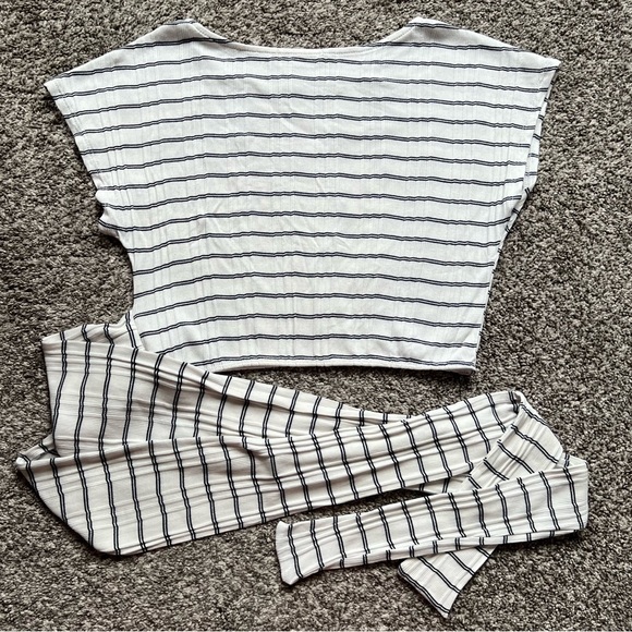 By Together Top (Size Medium) - Picture 3 of 6